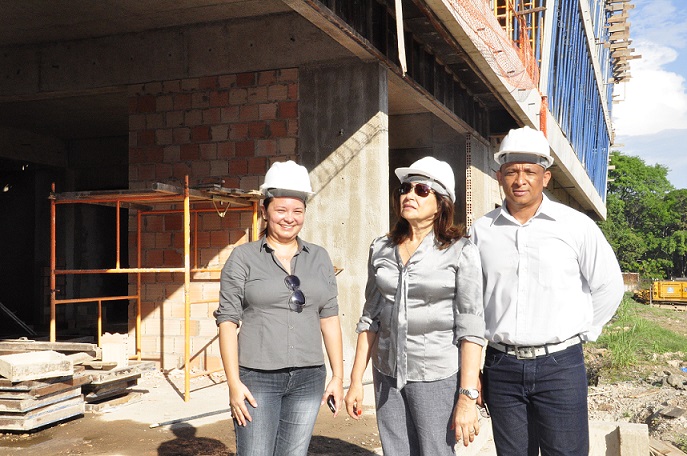 Reitora visita obras do Bloco Modular do Tapajós